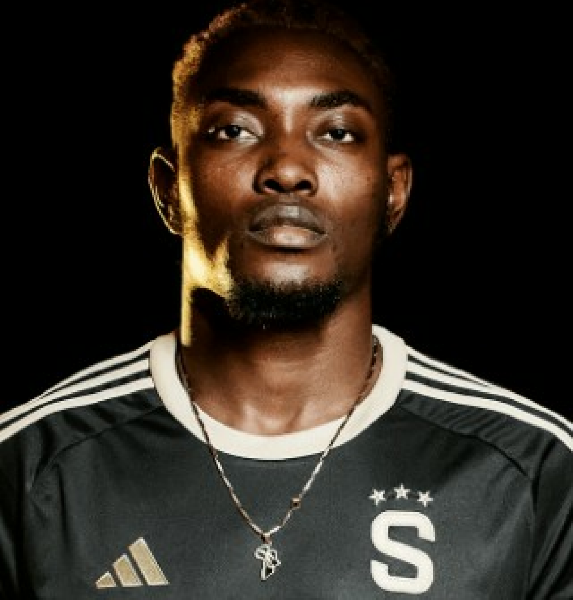 Олатунджи Виктор Олуйеми, Фото