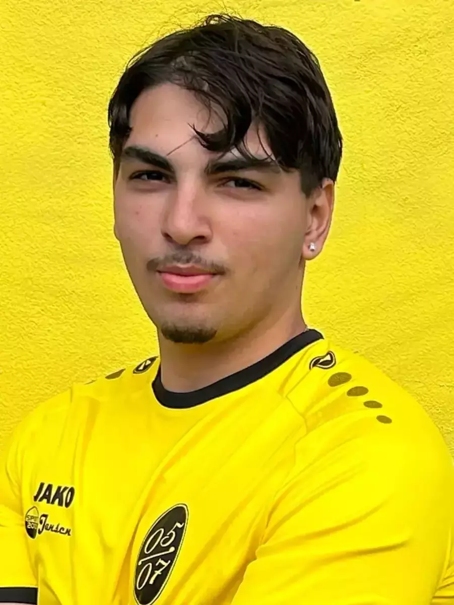 Яшаров Мюмкун, Фото